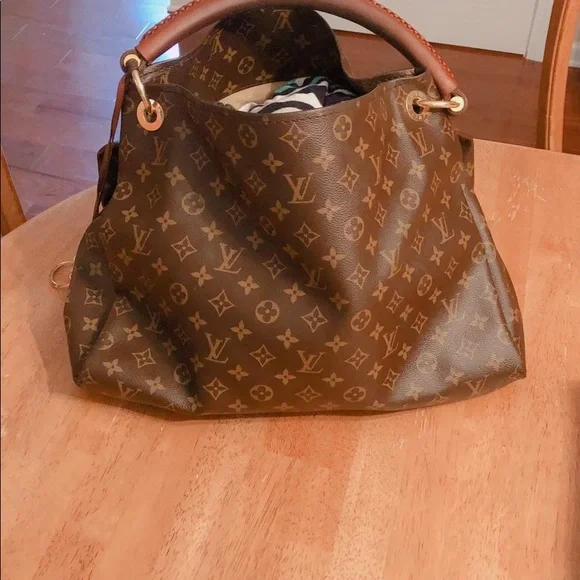 Artsy - Picture 2 of 3